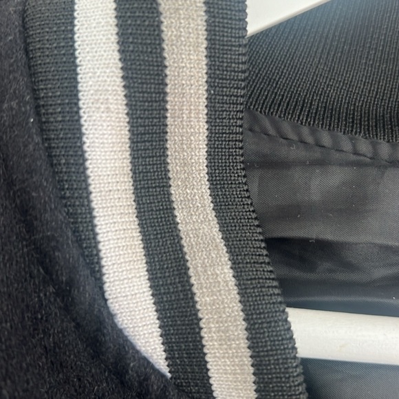 jacket in perfect condition but a little faded on the collar - Picture 2 of 2